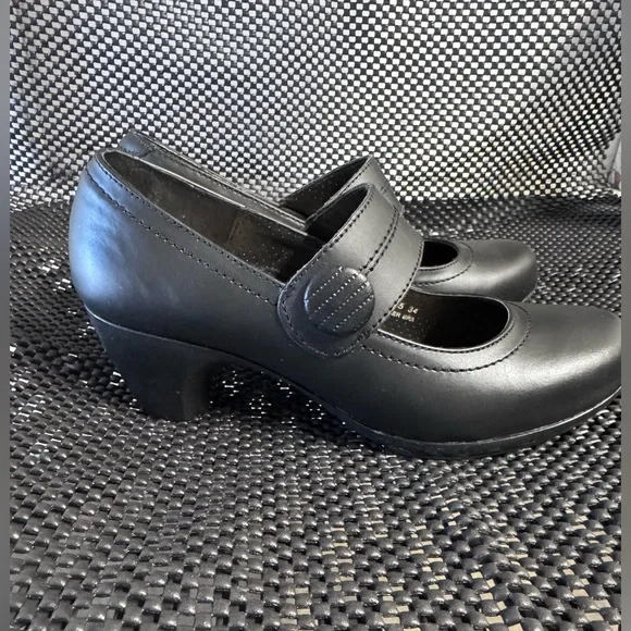 ANDREA Black Mary Jane Heels - Picture 3 of 10